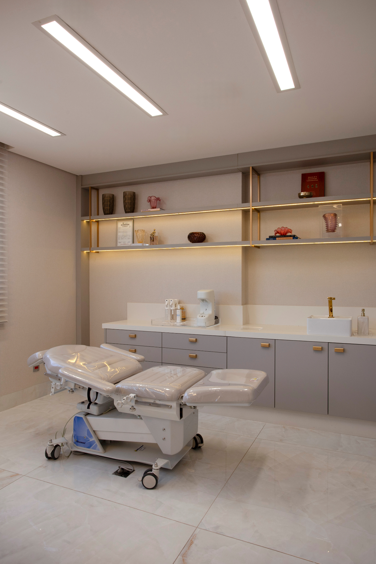 Sala técnica de procedimentos da clínica Grupo Geisa Marjorie