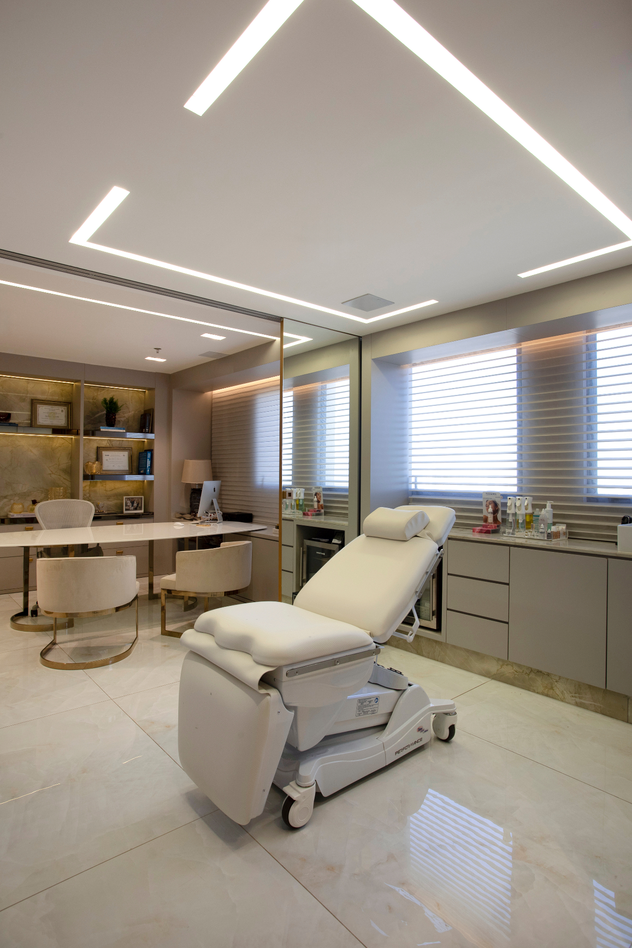 Sala de procedimentos avançados da clínica Grupo Geisa Marjorie